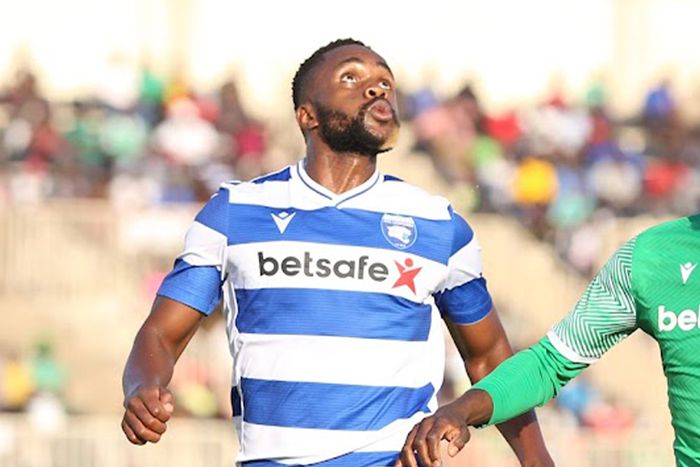 Tedian Esilaba challenging for an aerial ball.