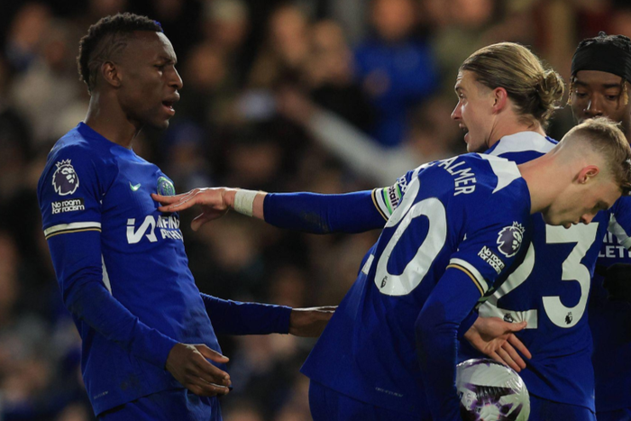 Nicolas Jackson of Chelsea is pushed away by Conor Gallagher of Chelsea as Cole Palmer of Chelsea claims the ball to take a penalty during the Premier League match at Stamford Bridge, London. Picture credit: Paul Terry / Sportimage