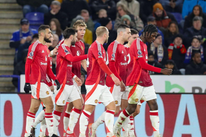 Manchester United forward Rasmus Hojlund (9) scores a GOAL 0-1 and celebrates Manchester United midfielder Bruno Fernandes (8) during the Leicester City FC v Manchester United || Image credit: Imago