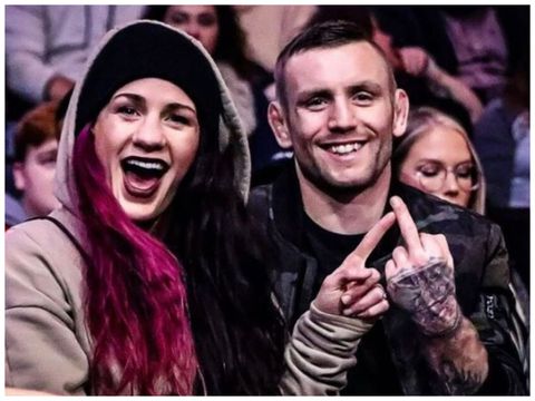 Elliott will face Victor Altamirano in a fight and has a career record of 18–12.