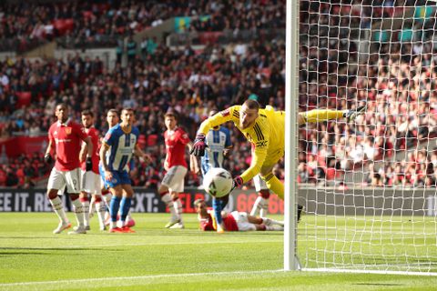 Man United David De Gea wins the Premier League Golden Glove award