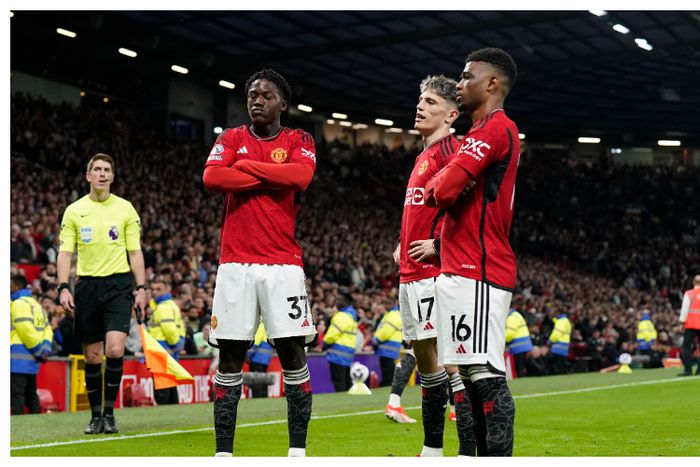 Manchester United return to winning ways