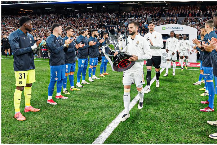 Real Madrid receive a guard of honour from their visitors Deportivo Alaves before the game.