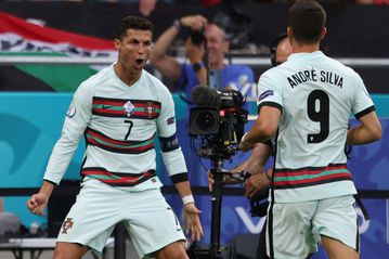 Ronaldo breaks Euro goalscoring record as Portugal beat Hungary