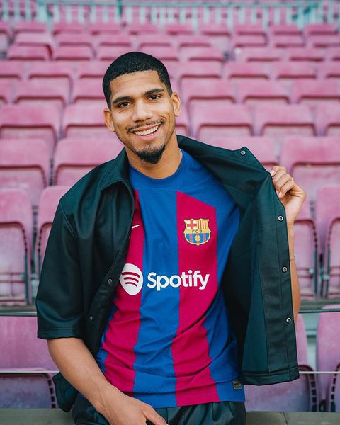 Nike’s entire football clothing range includes sustainable innovations in order to limit waste while helping athletes give their best during play.