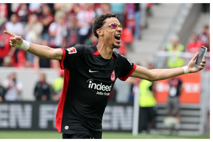 Manchester United sets sights on new target