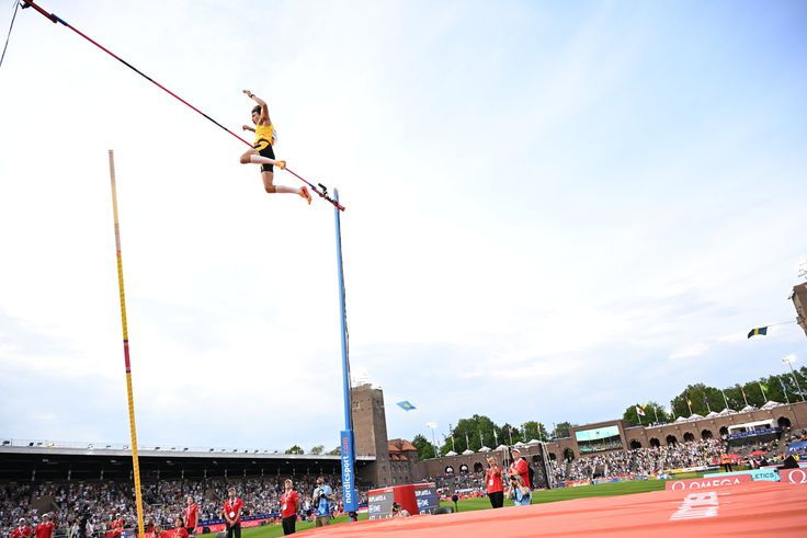 Air Mondo: Duplantis breaks 12th World Record in front of his home crowd in Stockholm