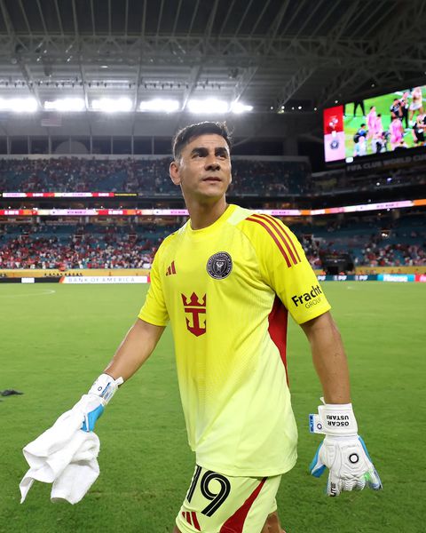 Oscar Ustari made 8 saves against Al Ahly.