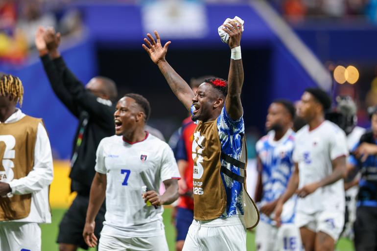 Cape Verde players celebrating their draw against Spain || imago