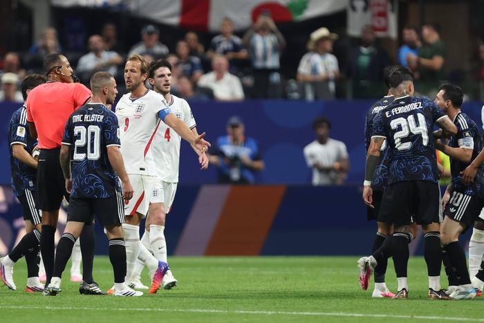 England and Argentina players || Imago