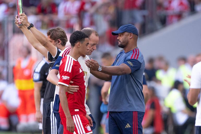 Jamal Musiala substituted after collapsing || Imago