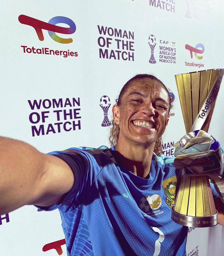 Kaylin Swart earns the Woman of the match award after stunning performance