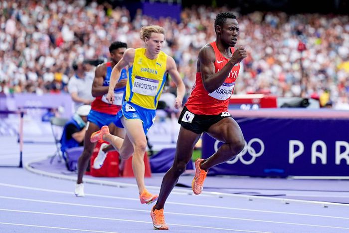 Wiseman Were Sneaks Into 400mH Semifinals Alongside Rai Benjamin and Co