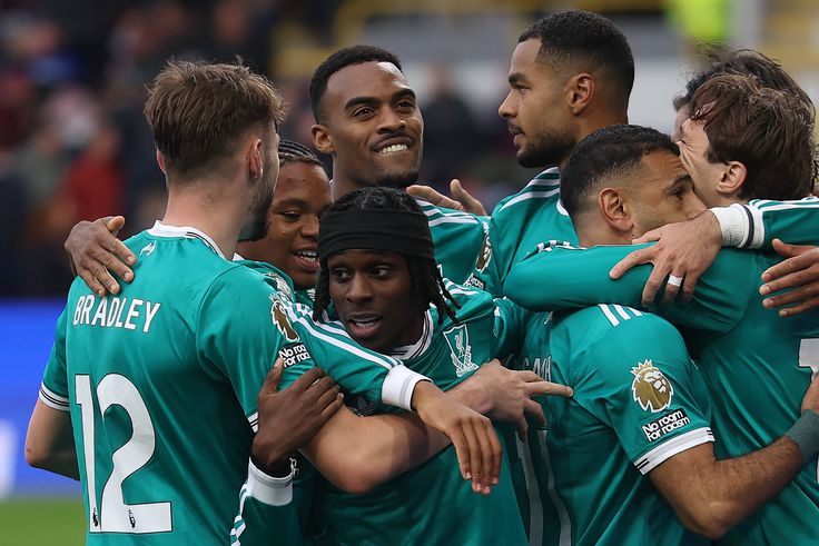 Liverpool celebrate beating Burnley | Imago