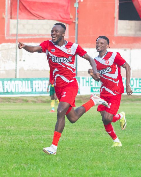 Somiari Alalibo on his way to his coach after the goal against Katsina United. (Photo Credit: Abia Warriors/X)