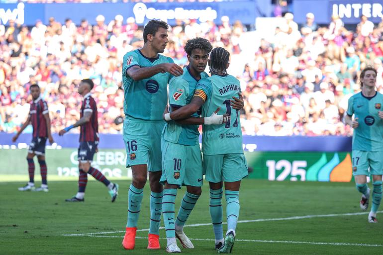 Rodri celebrating with his teammates || Imago