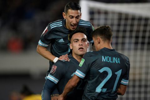 Martinez takes Argentina run to 25 unbeaten, Brazil thrash Uruguay