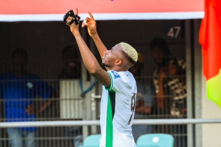 Osimhen celebrating his hat trick || Imago