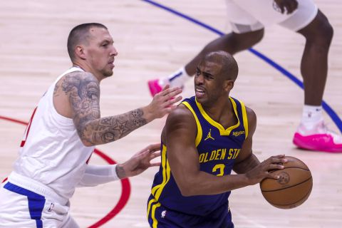 Chris Paul in action for the Golden State Warriors