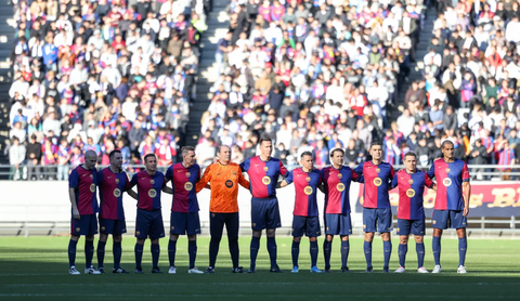 Barcelona defeated Real Madrid 2-1 in legends El Clasico as Xavi and Iniesta reunited in midfield.