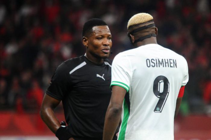 Victor Osimhen, Nigeria and centre referee Daniel Laryea: Photo by Segun Ogunfeyitimi Copyright