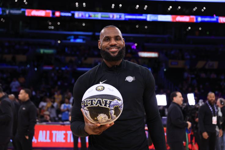 LeBron James returns as Lakers beat Pelicans