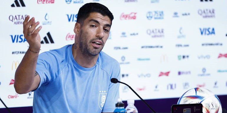 Luis Suarez addresses a press conference. | Imago