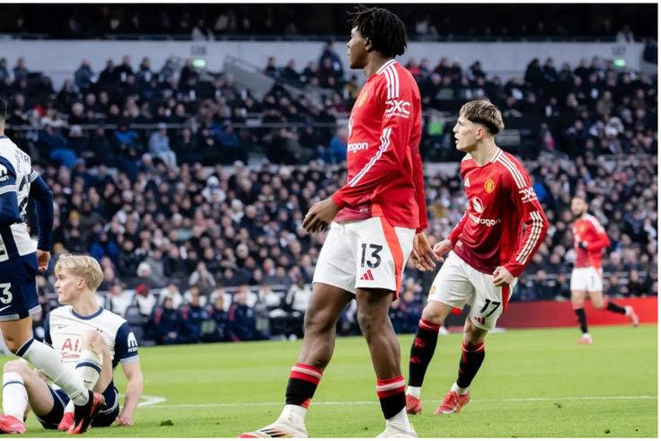 Garnacho missed a good chance to equalise for Man United.