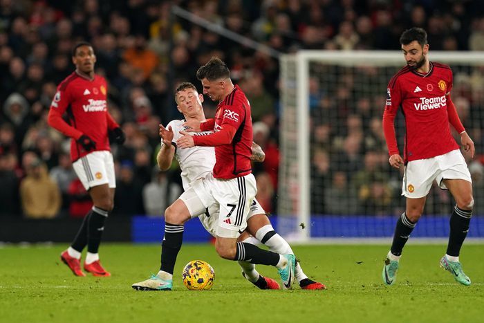 Luton Town s Ross Barkley and Manchester United s Mason Mount battle for the ball during the Premier League match at Old Trafford, Manchester. || Image credit: Imago