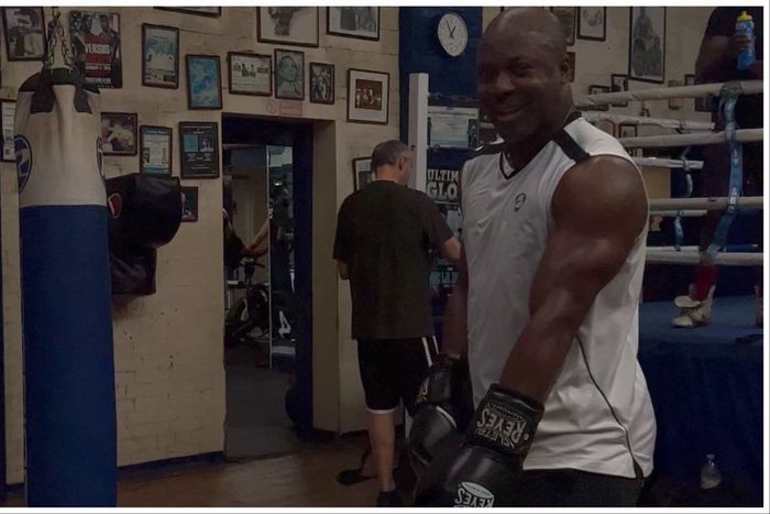 Watch Super Eagles legend Yakubu Aiyegbeni show off his boxing skills.