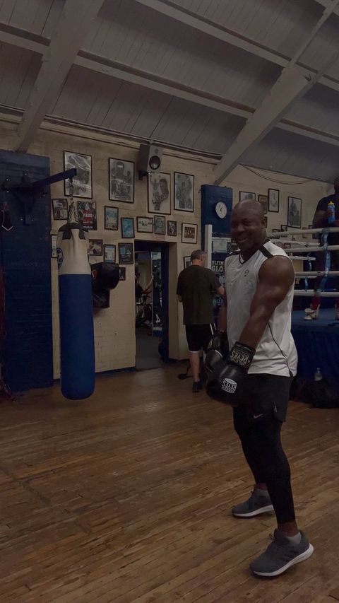 Watch Super Eagles legend Yakubu Aiyegbeni show off his boxing skills.