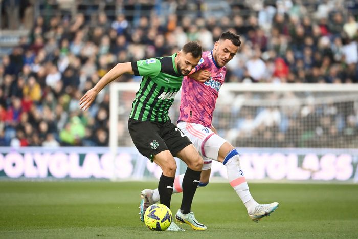 Davide Frattesi in action against Juventus
