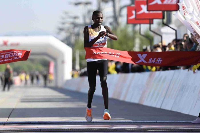 Brian Kwemoi cuts the tape at the 2023 Beijing Half Marathon