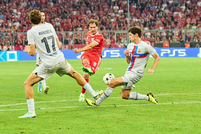 Marcos Alonso  and Christensen in action for Barcelona