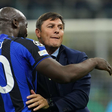 Javier Zanetti celebrates reaching the Champions League final with Lukaku