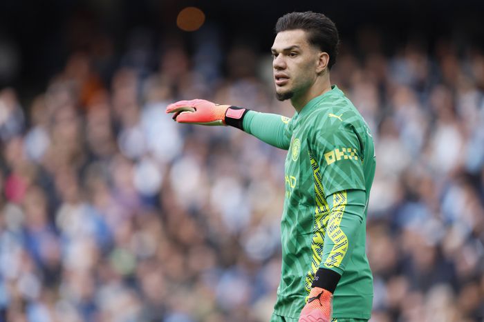 Ederson in action || Imago