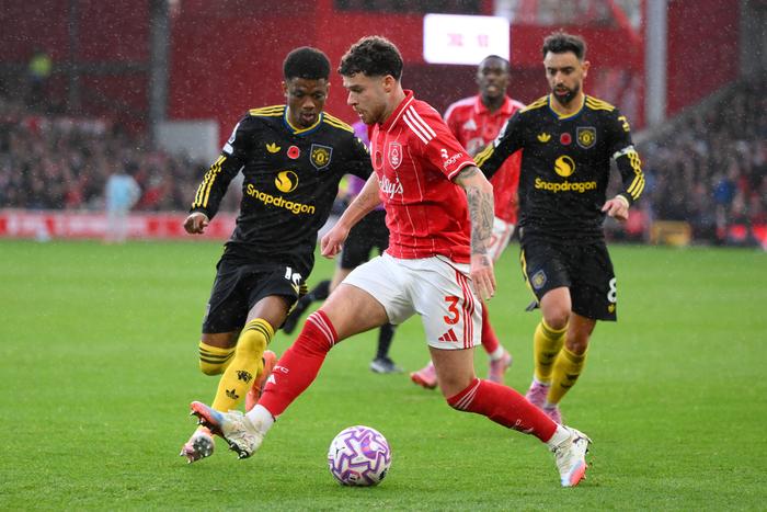 Manchester United vs Nottingham Forest in Premier League action