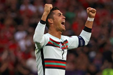 Italy cruise into Euro 2020 last 16 as Wales close on knockouts