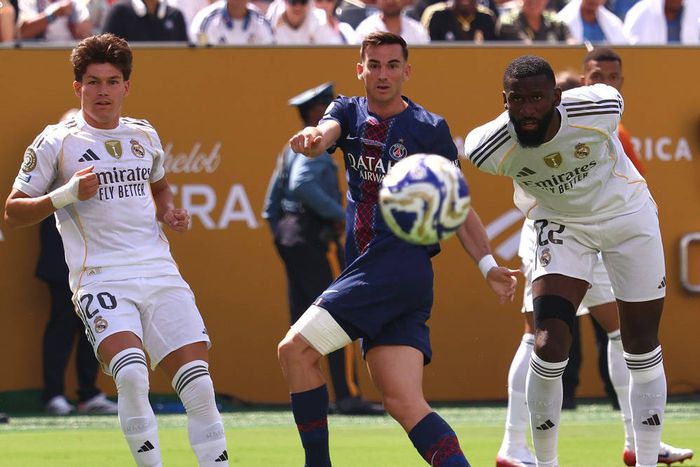 Real Madrid defender Fran Garcia (20), Paris Saint-Germain midfielder Fabian Ruiz (8), and Real Madrid defender Antonio Rudiger East Rutherford Copyright: xJessxStilesx