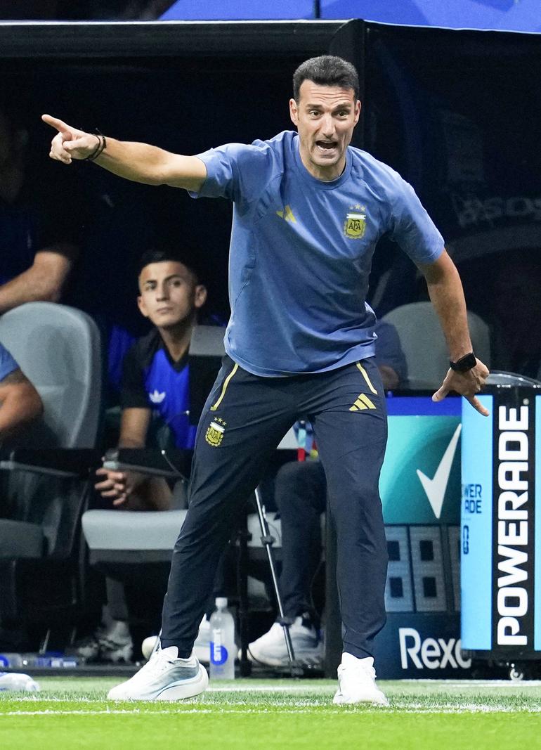 Scaloni countered Tuchel with attacking subs.