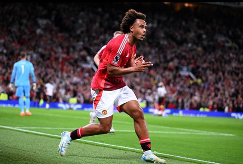 Manchester United open season with a late win thanks to new signing Joshua Zirkzee