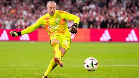 Europa League: How Ajax's 40-year-old goalie saved 5 penalties, scored one himself in record-breaking shootout victory