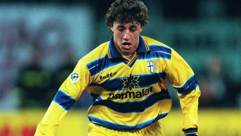 Top 10 football legends who never saw red cards