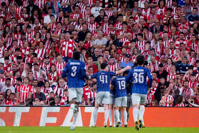 Arsenal players celebrate Gabriel Martinelli's goal against Athletic Club | Imago