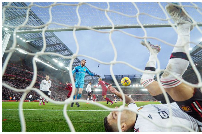 Diogo Dalot and former teammate, David De Gea.