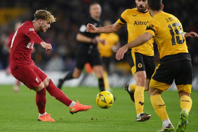 Harvey Elliott scores for Liverpool against Wolves