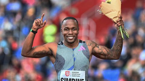 What is Akani Simbine’s net worth?