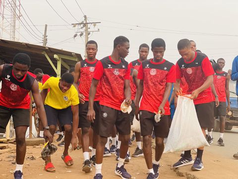 Video: Remo Stars’ Beyond Limits FA visit Ikenne market for community service