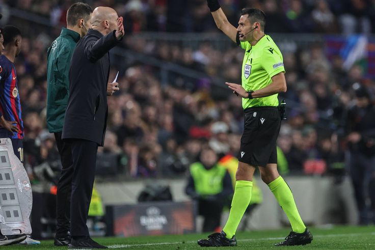 'Refereeing had a big influence' Ten Hag on Manchester United's game against Barcelona