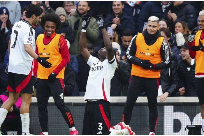 Calvin Bassey with his Fulham teammates at the Craven Cottage.